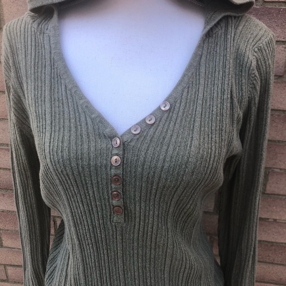 Green hooded sweater Size Medium - Picture 3 of 9